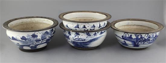 Four Chinese blue and white bowls, 19th century, diameter 26cm